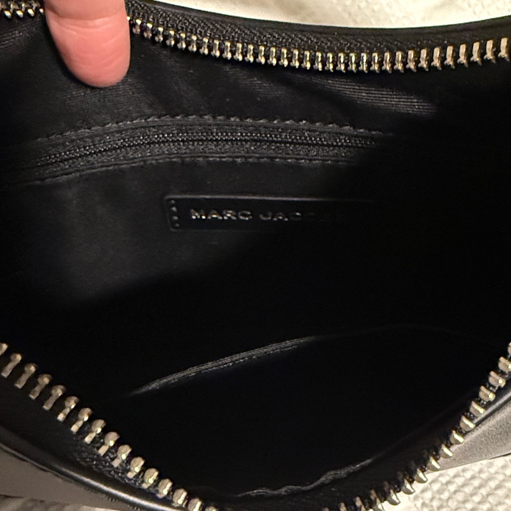 Marc Jacobs Black Leather Shoulder Bag - Picture 4 of 7
